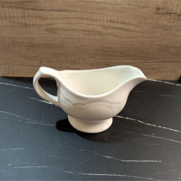 Pfaltzgraff Gazebo Stoneware White Gravy Boat Elegant With Subtle Scalloped - Picture 3 of 7